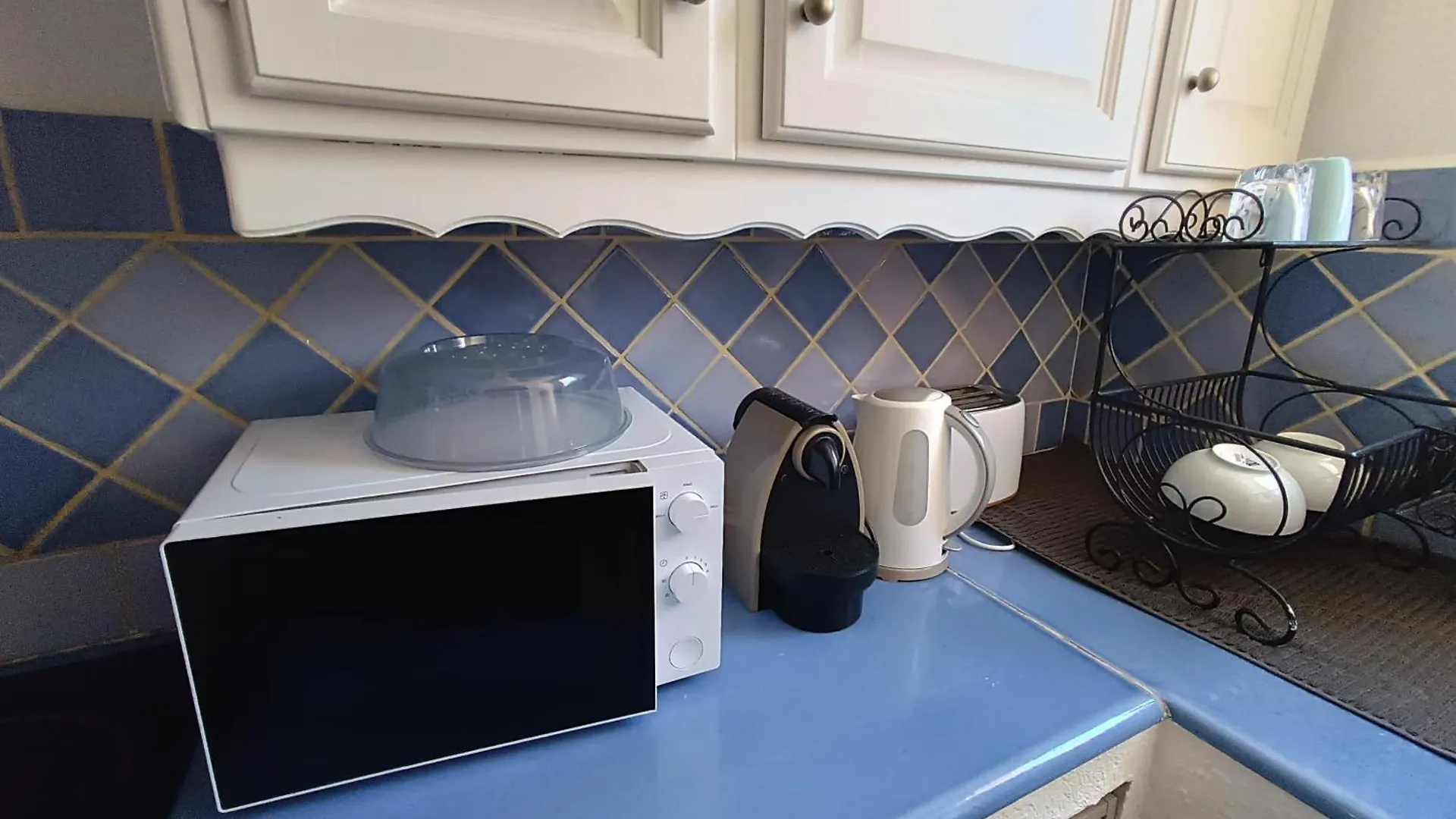 Appart Au Calme, Climatise, Avec Parking, 2 Pas Des Plages, Hyeres Le Port Apartment