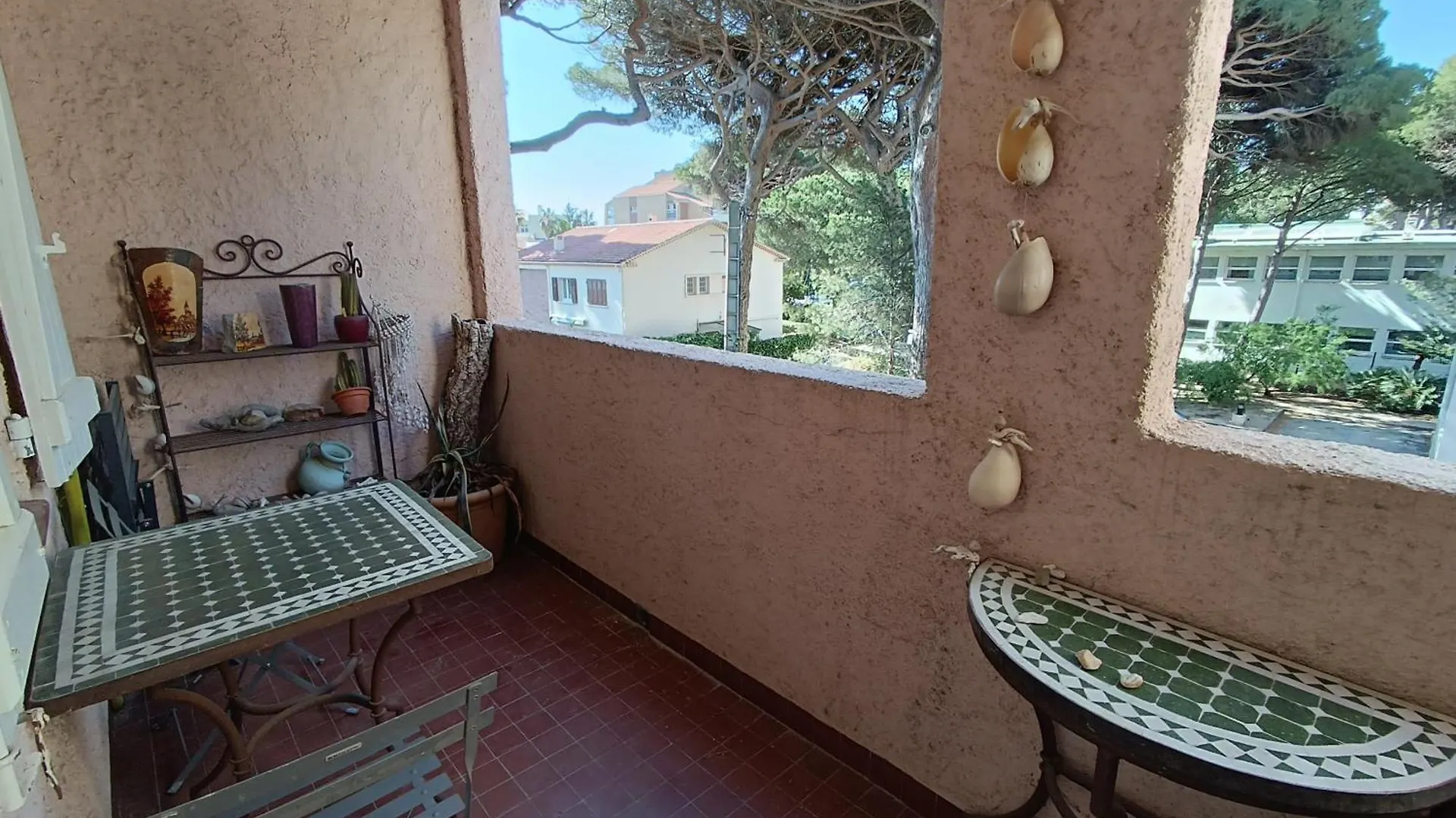 Appart Au Calme, Climatise, Avec Parking, 2 Pas Des Plages, Hyeres Le Port Apartment
